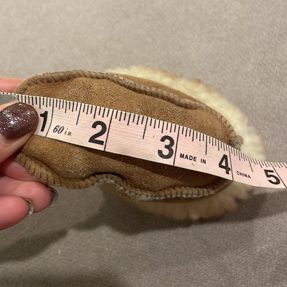 Cozy shearling Ugg infant baby crib booties - Picture 4 of 5